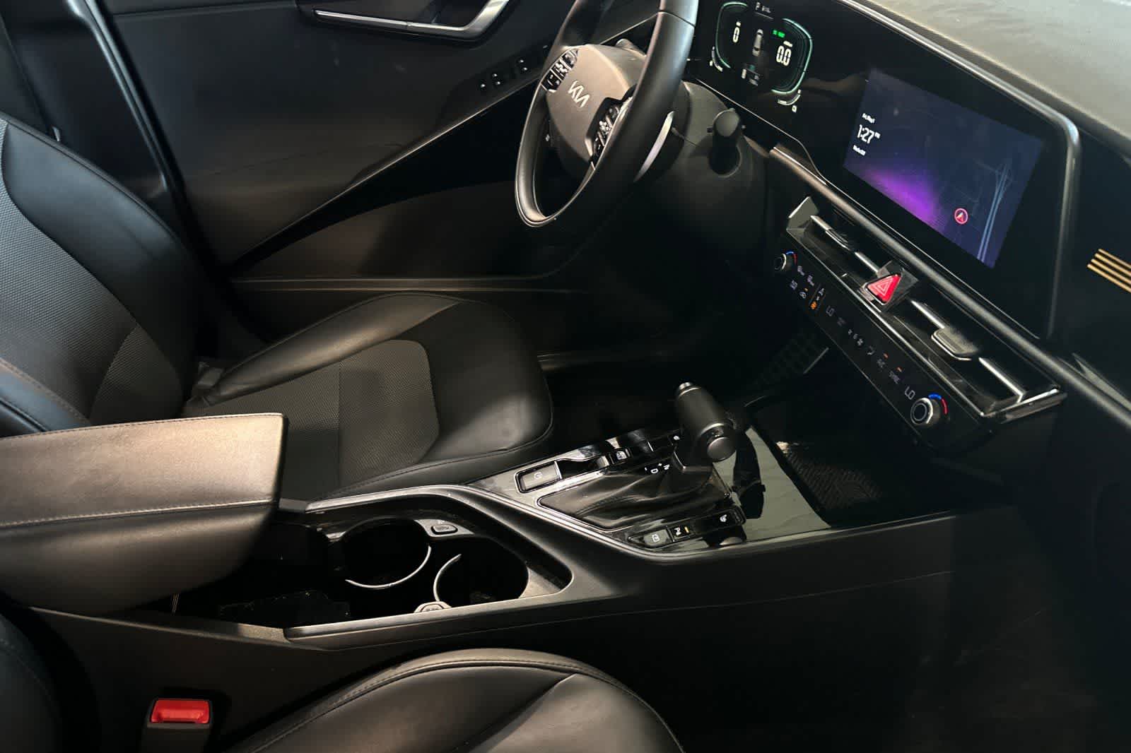 Thumbnail: 2023 Kia Niro - 18