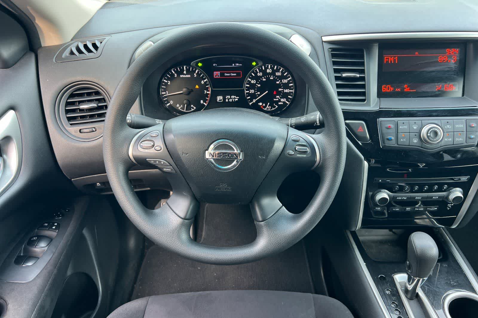 Thumbnail: 2015 Nissan Pathfinder - 16