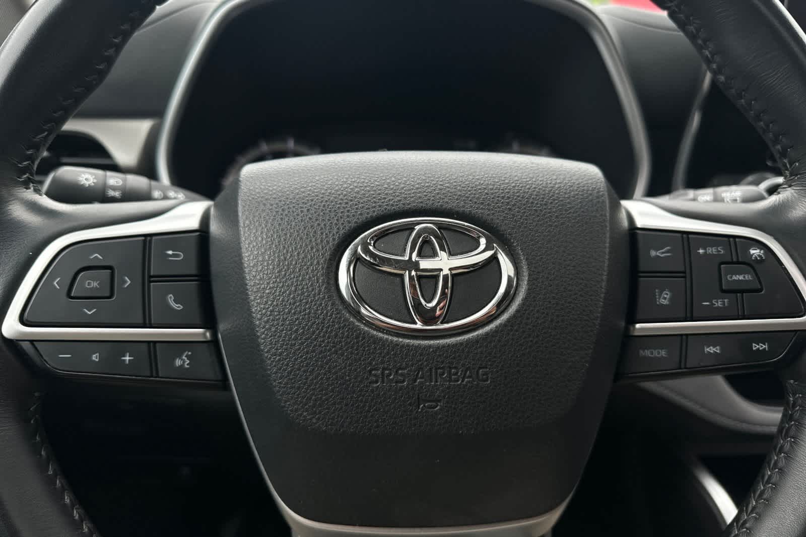 2023 Toyota Highlander XLE 25