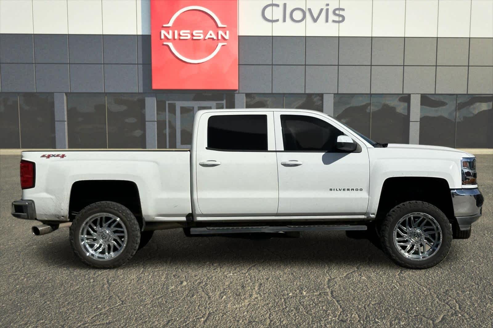 Thumbnail: 2017 Chevrolet Silverado 1500 - 9