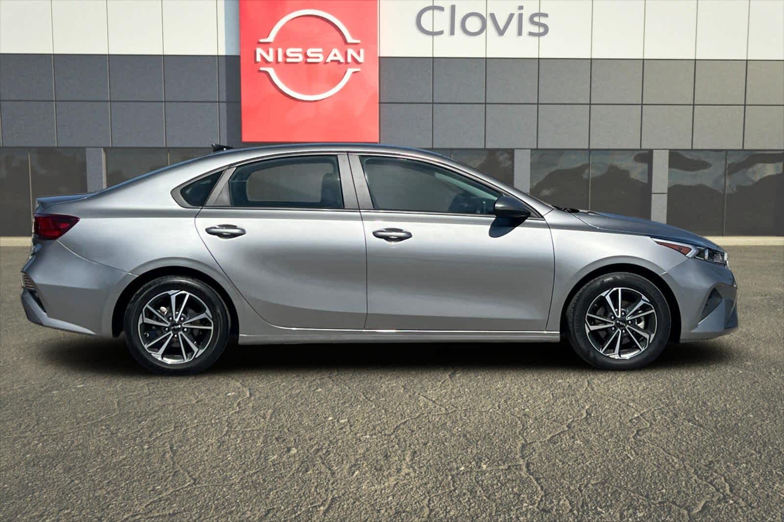 Thumbnail: 2023 Kia Forte - 9