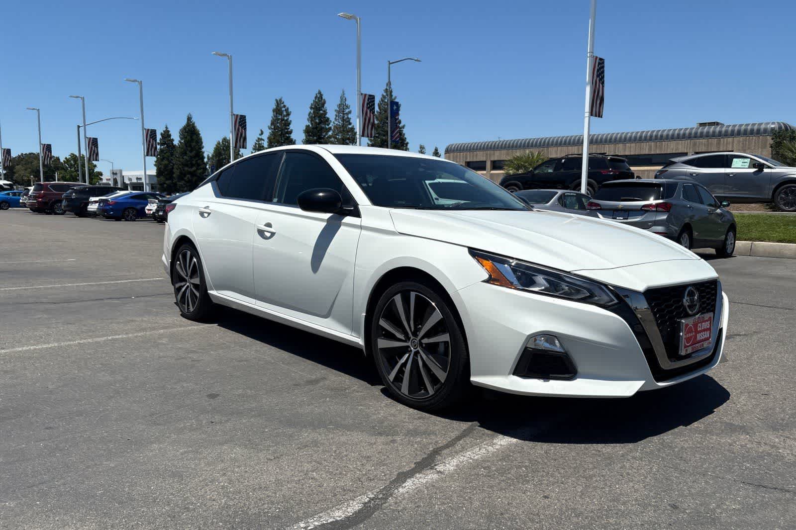 Thumbnail: 2022 Nissan Altima - 10