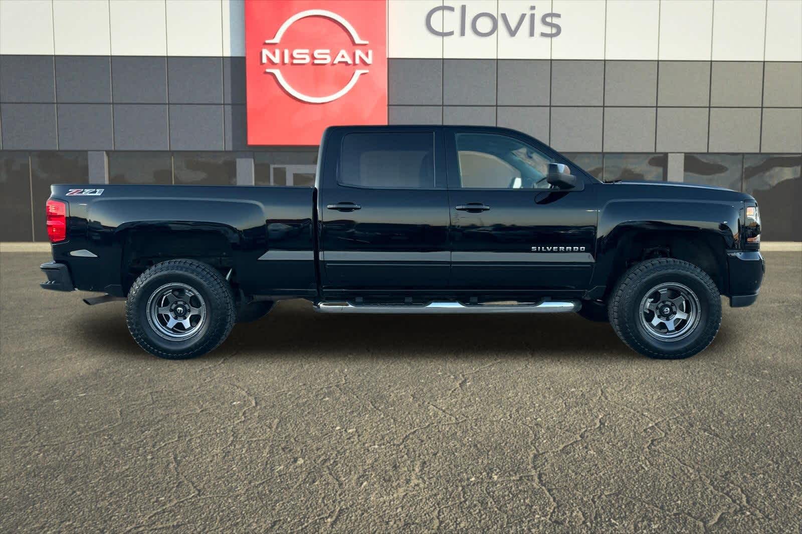 Thumbnail: 2017 Chevrolet Silverado 1500 - 9