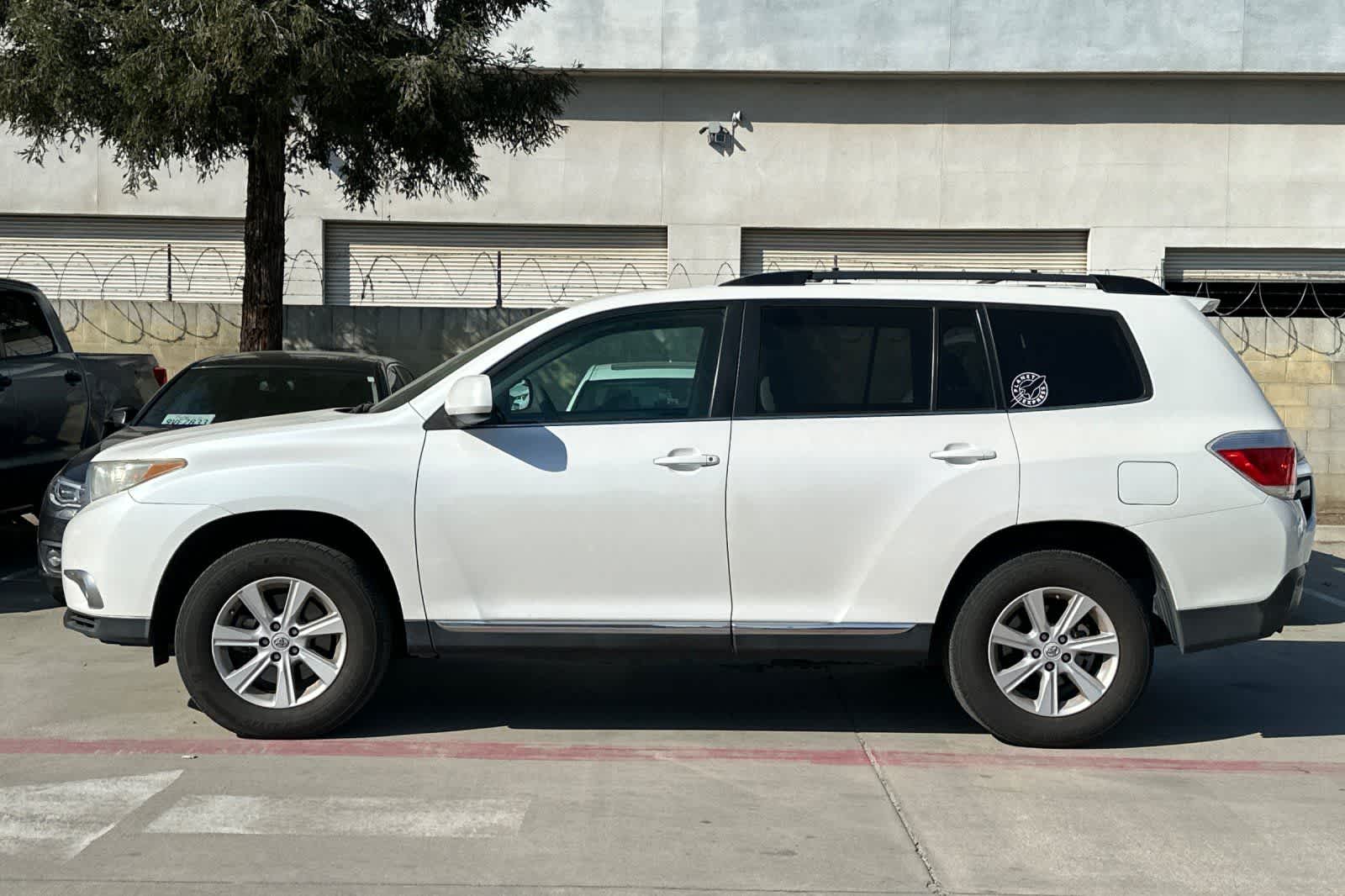 Thumbnail: 2011 Toyota Highlander - 6