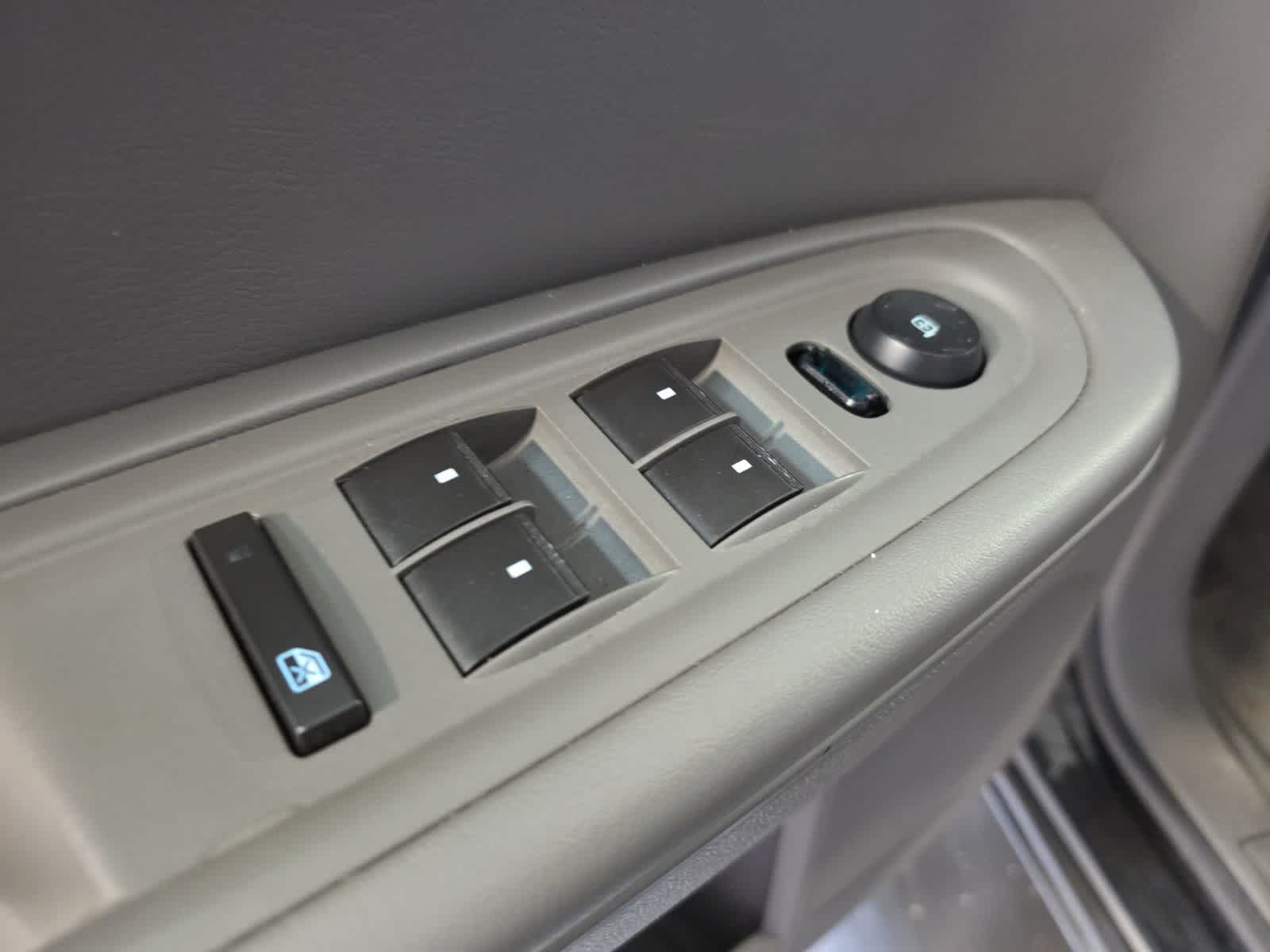 Thumbnail: 2016 Chevrolet Traverse - 18