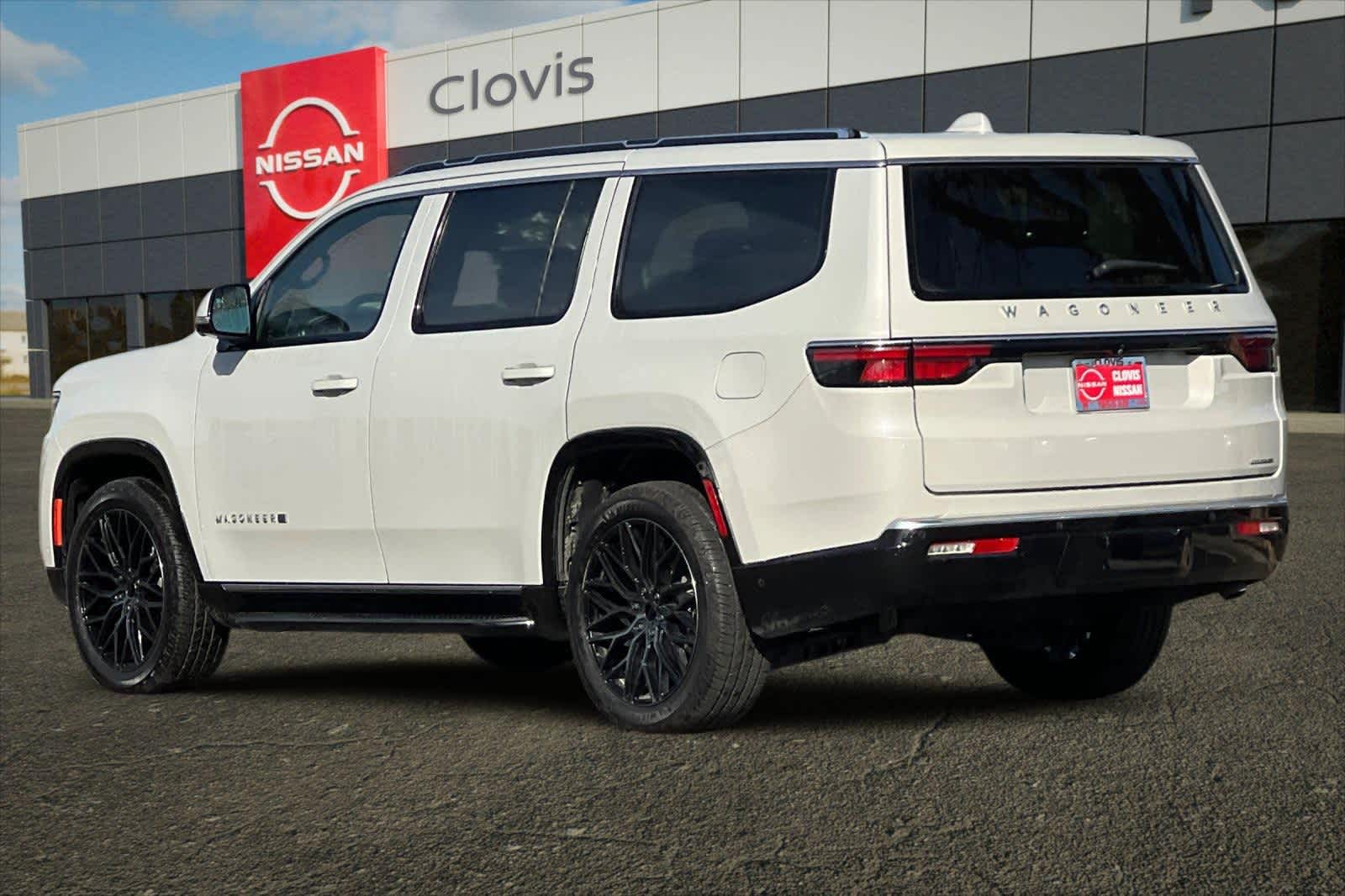 Thumbnail: 2022 Jeep Wagoneer - 7