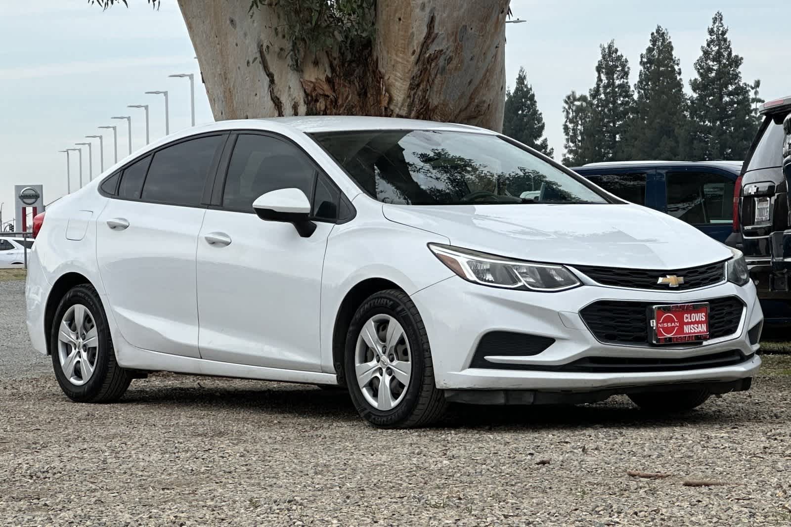 Thumbnail: 2017 Chevrolet Cruze - 10