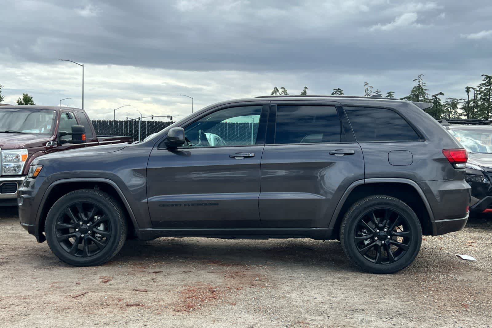 Thumbnail: 2018 Jeep Grand Cherokee - 6