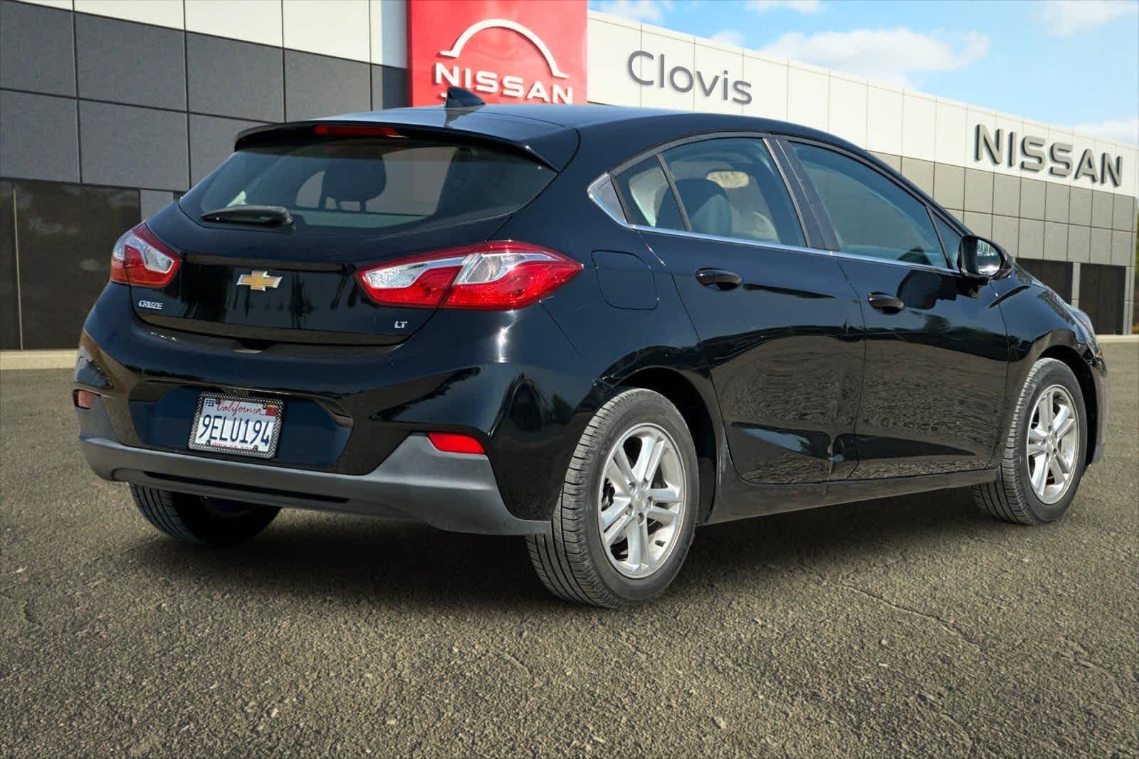 Thumbnail: 2017 Chevrolet Cruze - 3