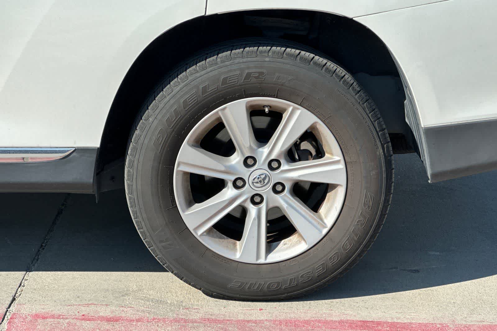 Thumbnail: 2011 Toyota Highlander - 12