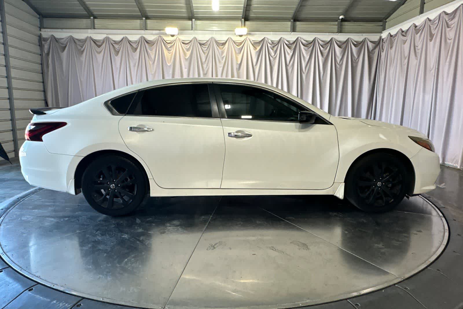 Thumbnail: 2018 Nissan Altima - 9