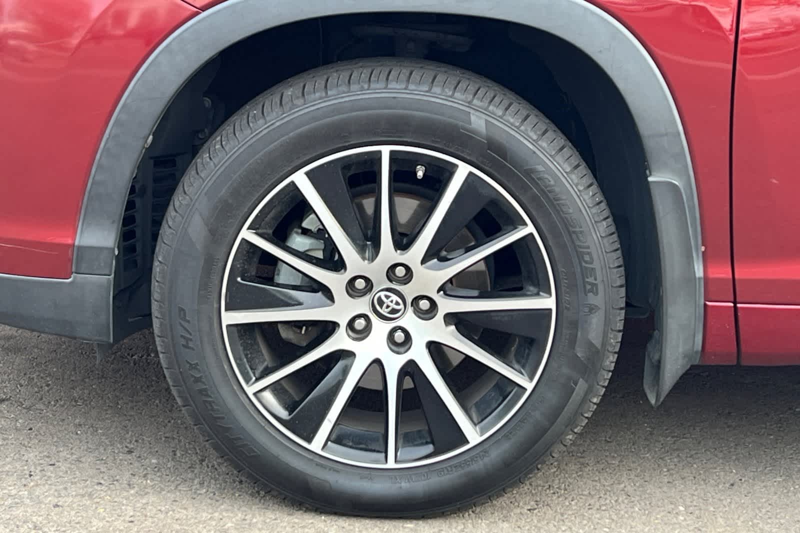 Thumbnail: 2017 Toyota Highlander - 37