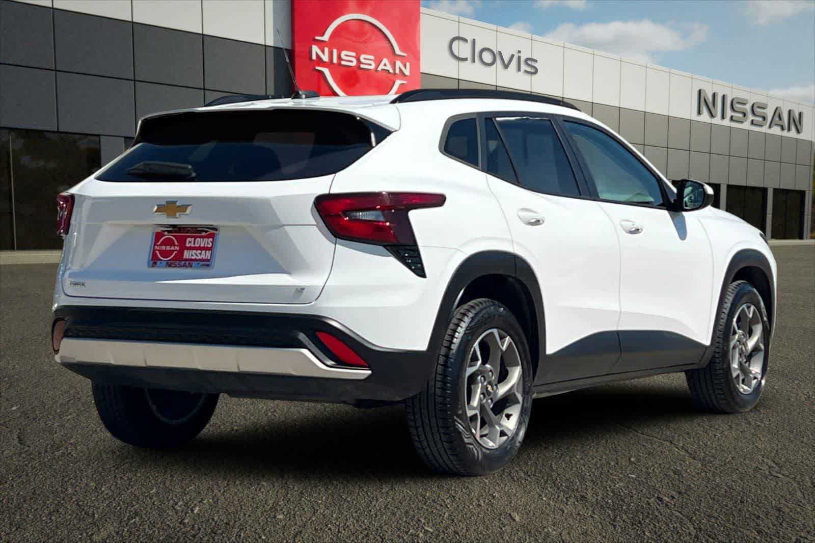 Thumbnail: 2024 Chevrolet Trax - 3