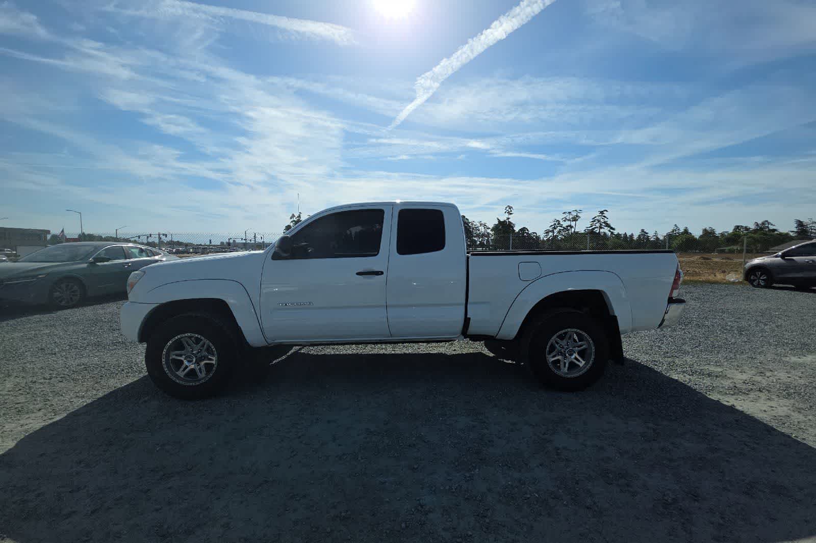Thumbnail: 2014 Toyota Tacoma - 9