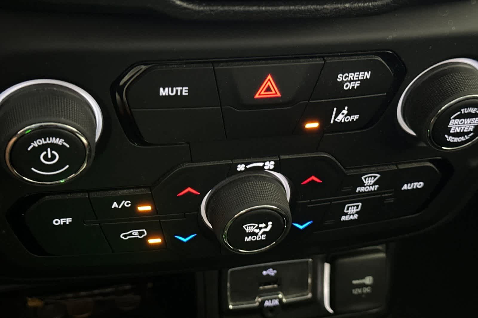 Thumbnail: 2021 Jeep Renegade - 22