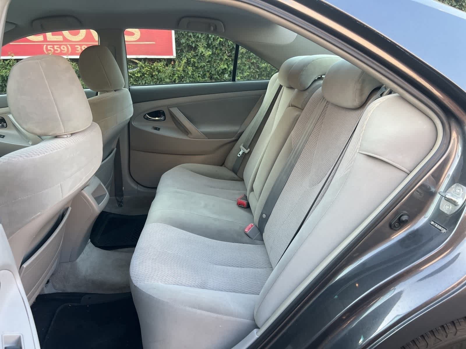 2010 Toyota Camry LE 8