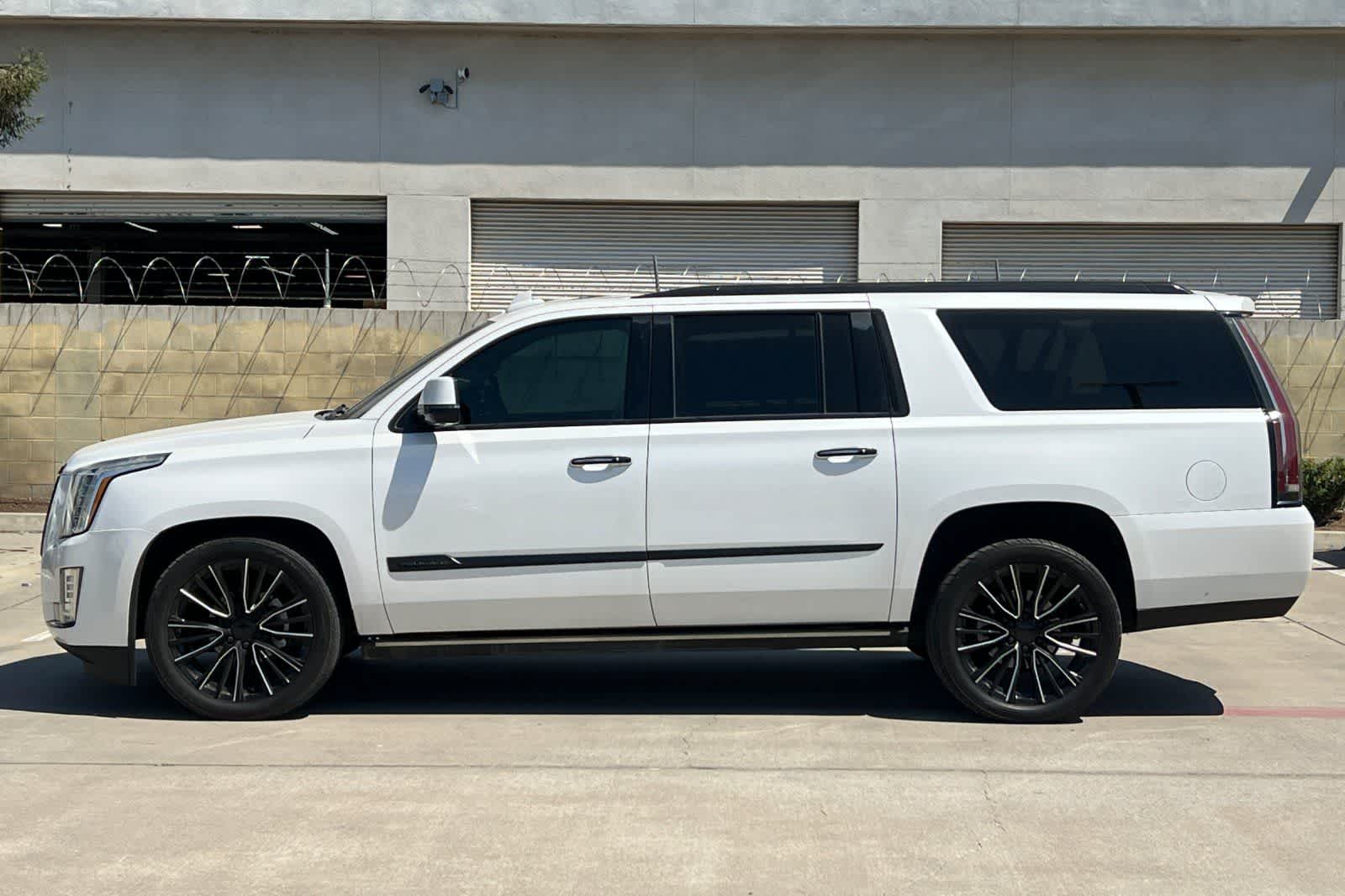 Thumbnail: 2016 Cadillac Escalade - 6