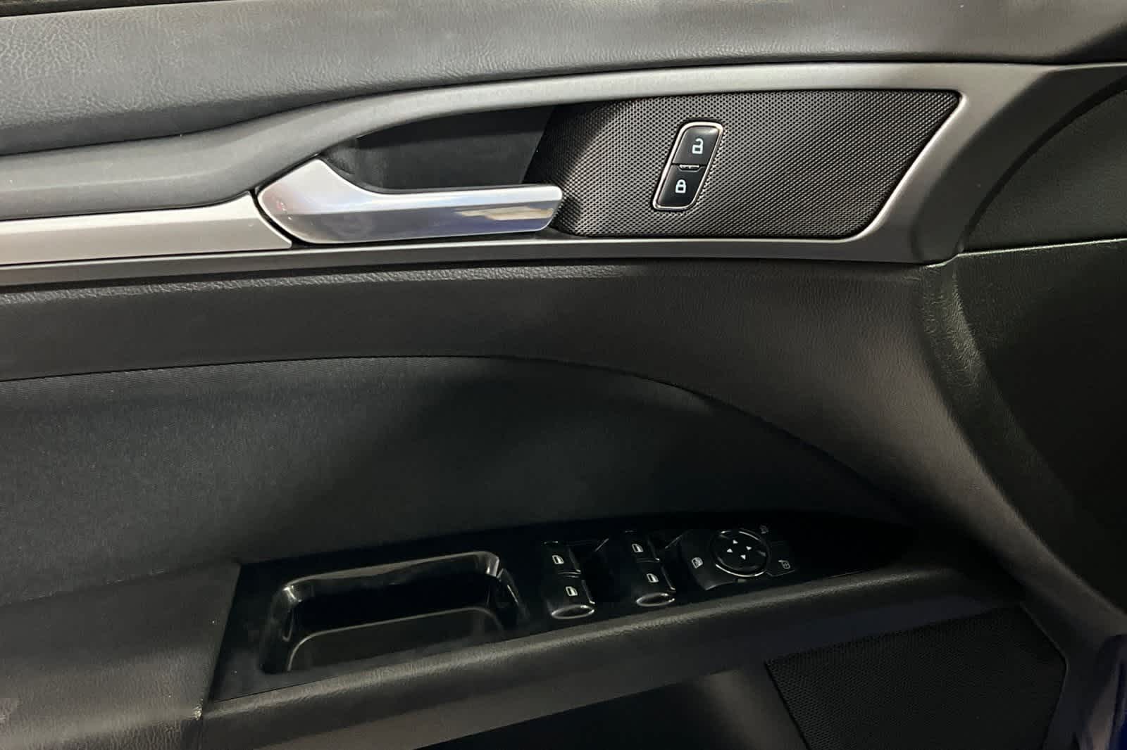 Thumbnail: 2016 Ford Fusion - 13