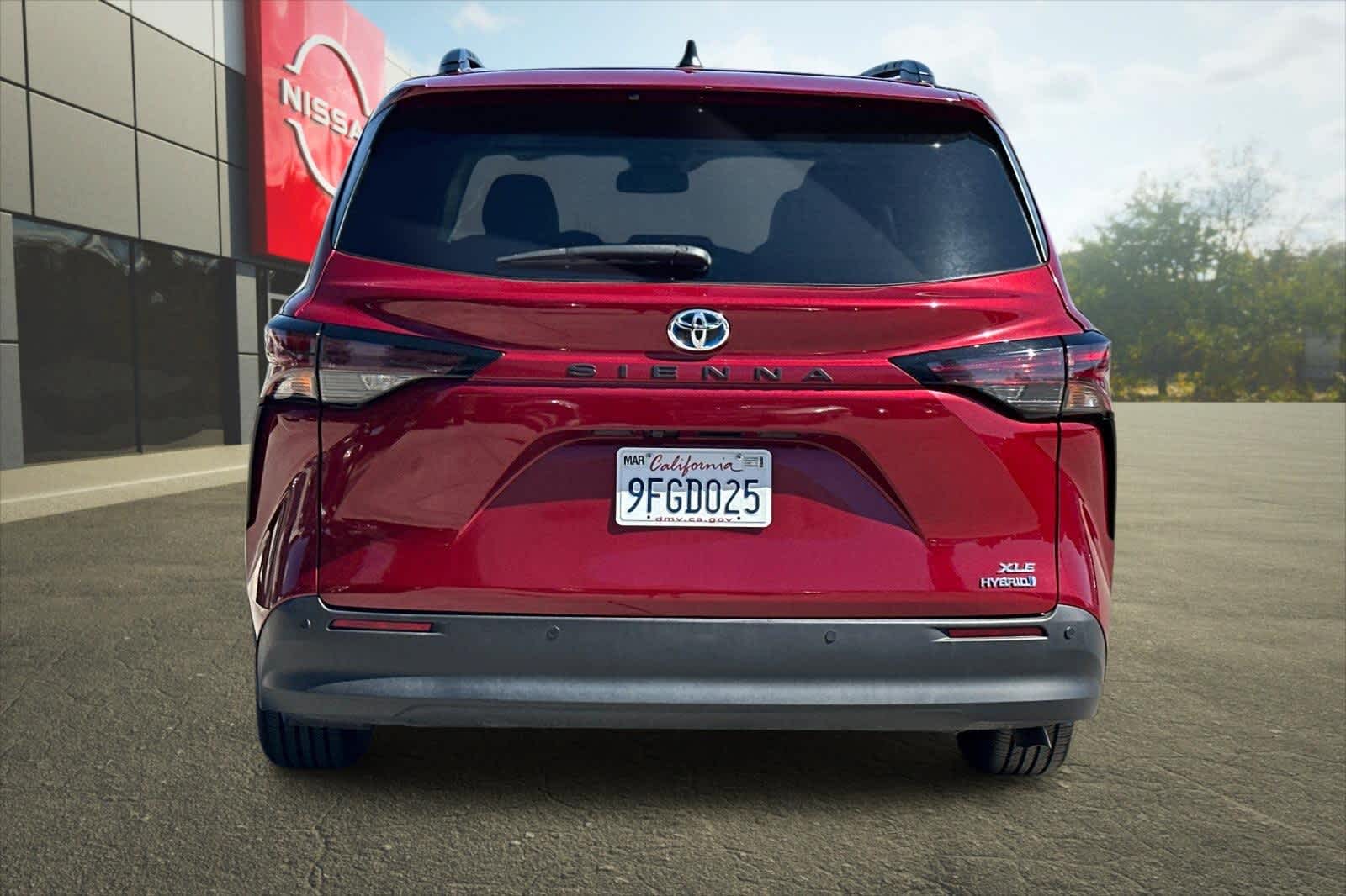 Thumbnail: 2023 Toyota Sienna - 8