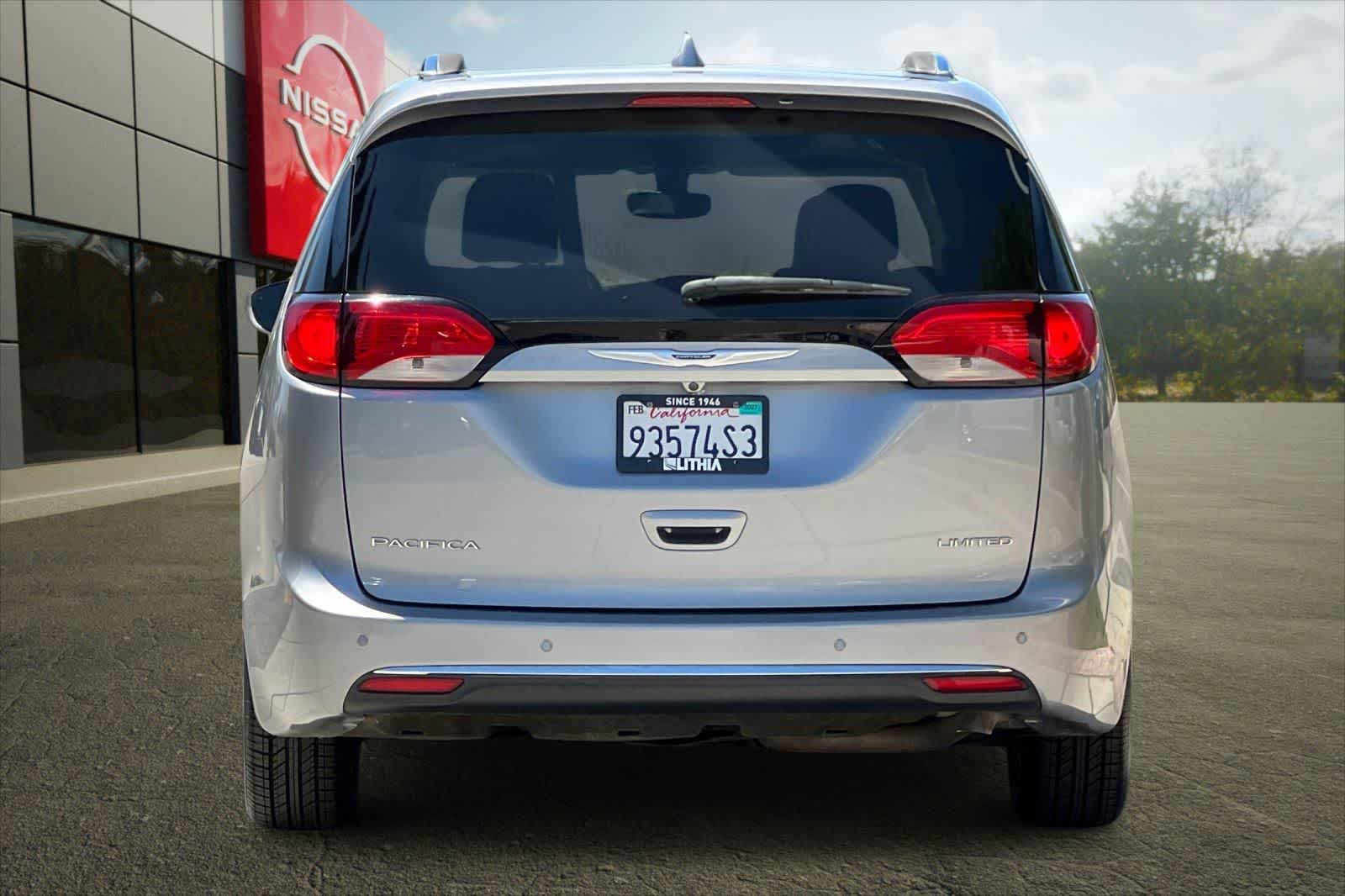Thumbnail: 2020 Chrysler Pacifica - 8