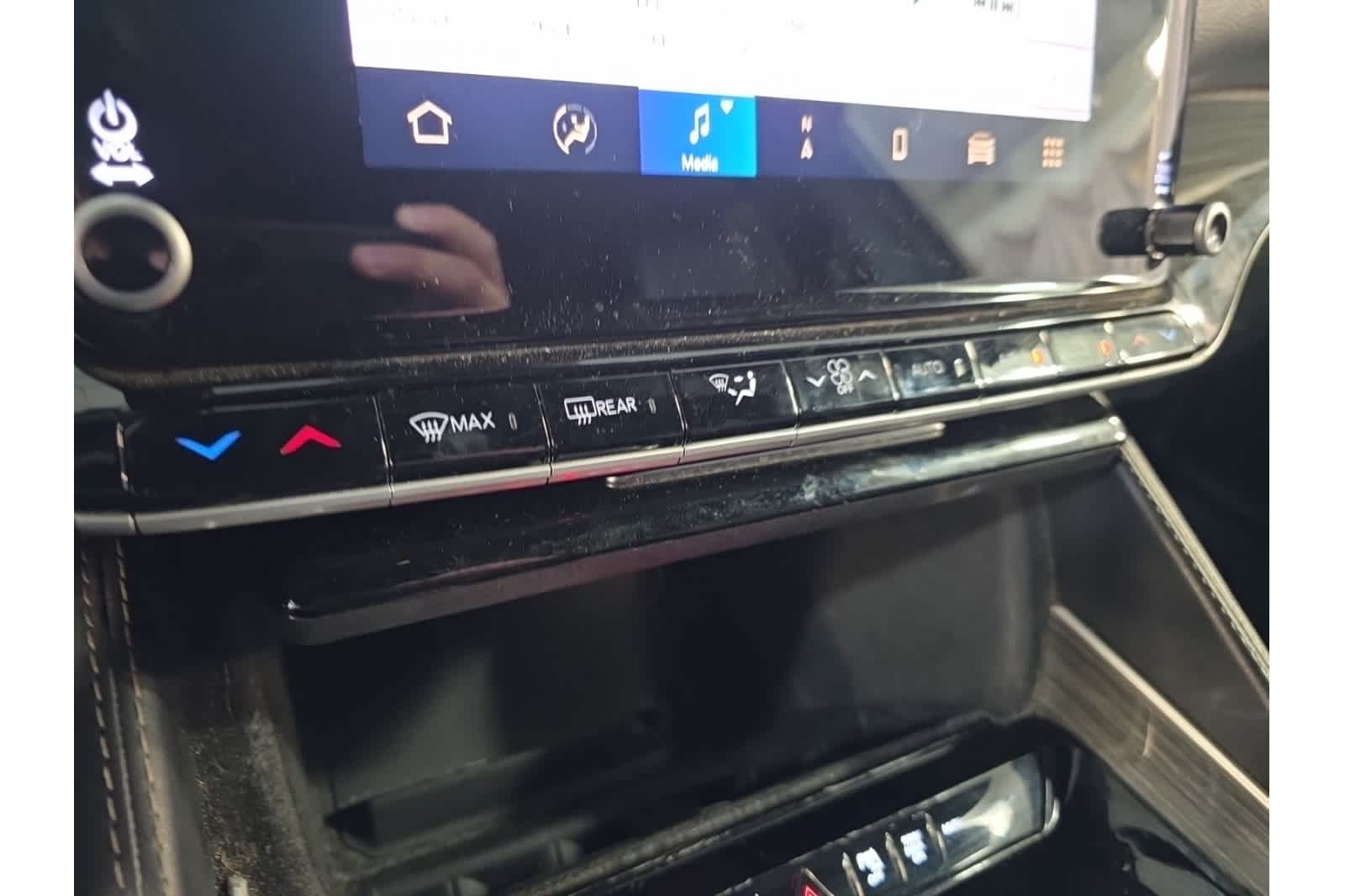 Thumbnail: 2022 Jeep Wagoneer - 22