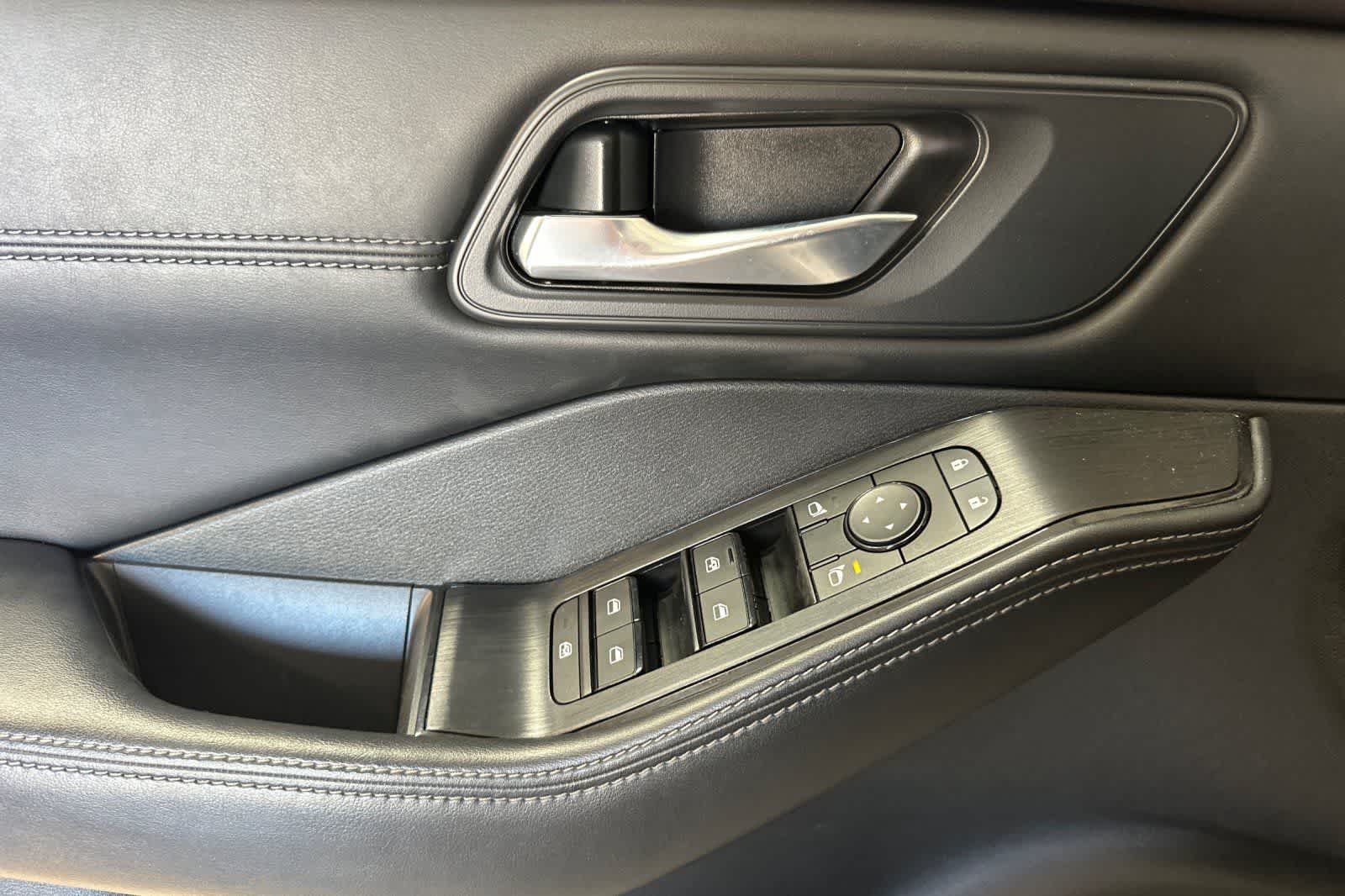 Thumbnail: 2023 Nissan Rogue - 15