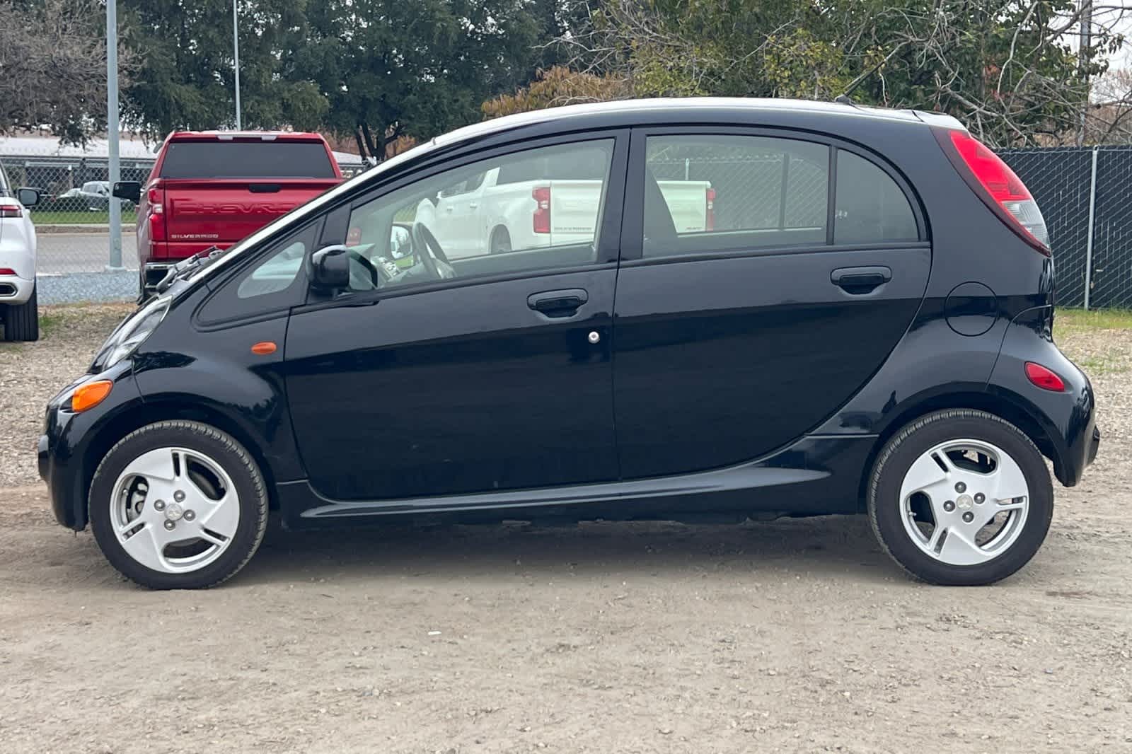 Thumbnail: 2016 Mitsubishi i-MiEV - 6