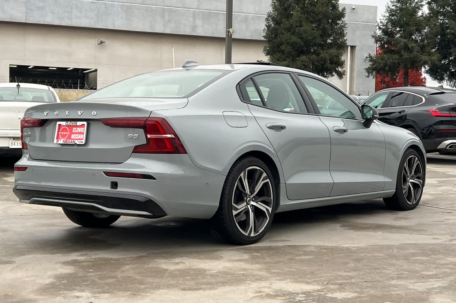 Thumbnail: 2024 Volvo S60 - 3