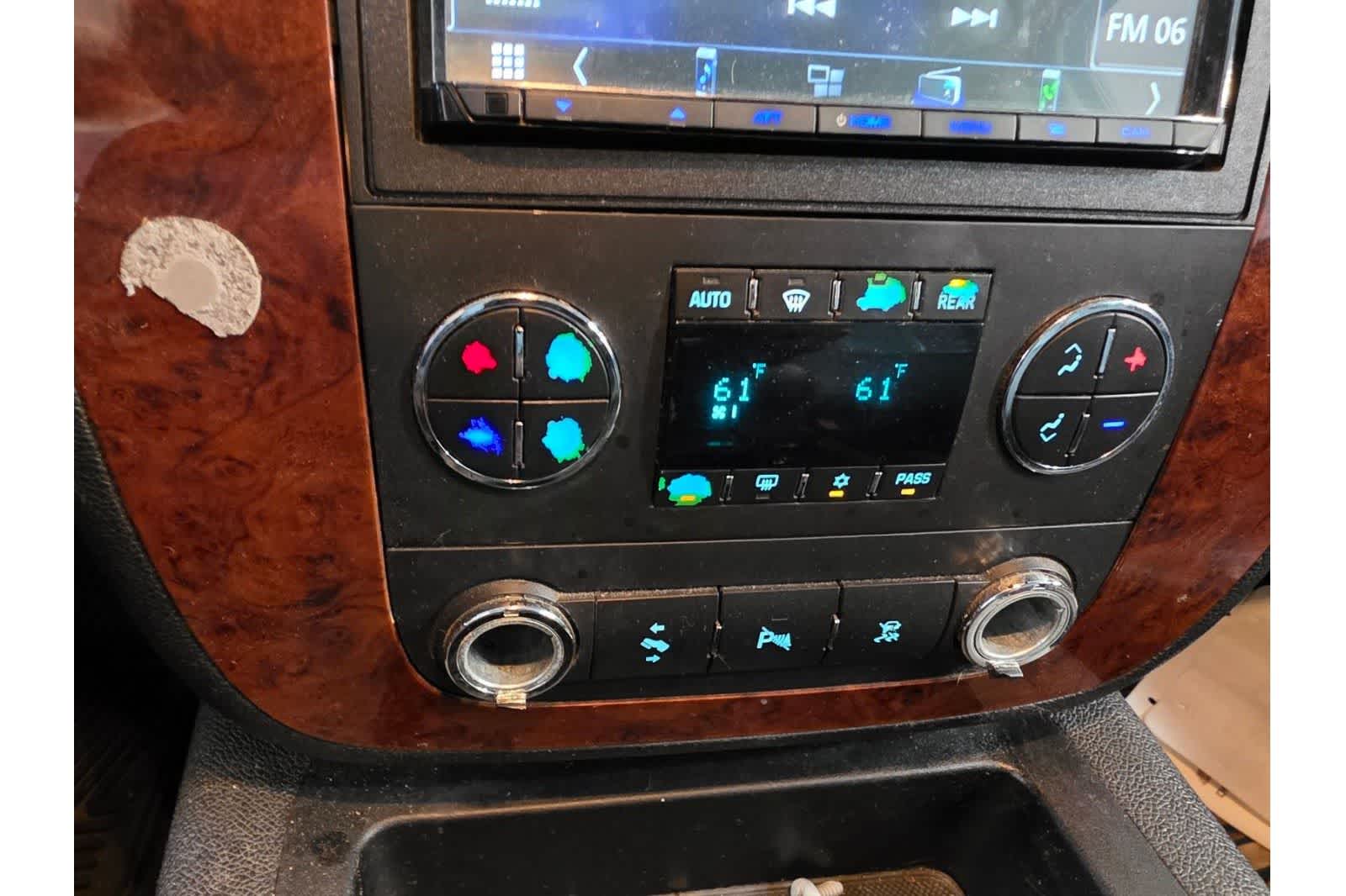 Thumbnail: 2010 Chevrolet Tahoe - 21