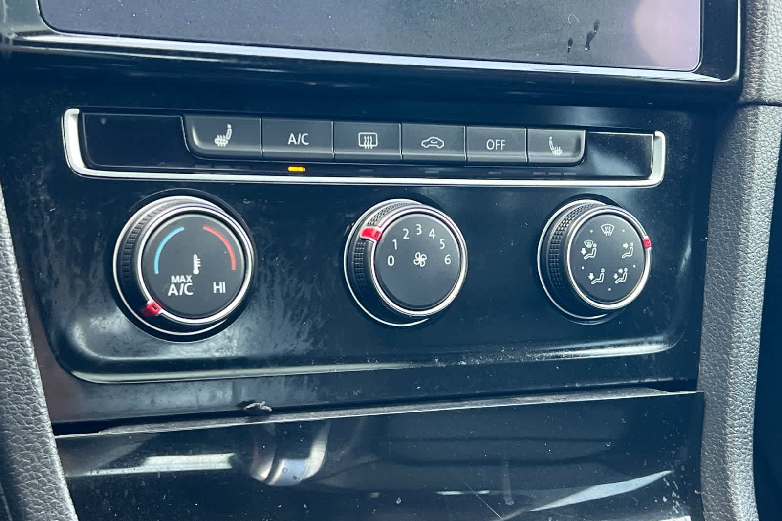 Thumbnail: 2021 Volkswagen Golf - 24