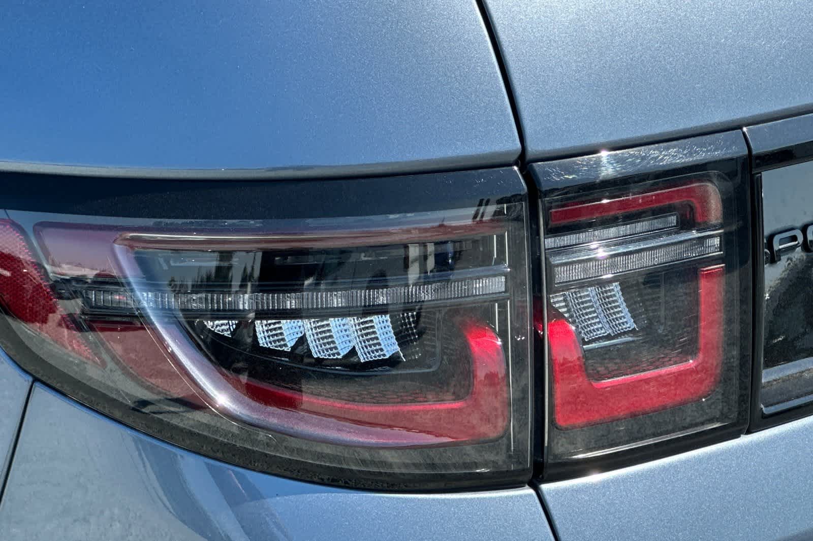 Thumbnail: 2020 Land Rover Discovery Sport - 13