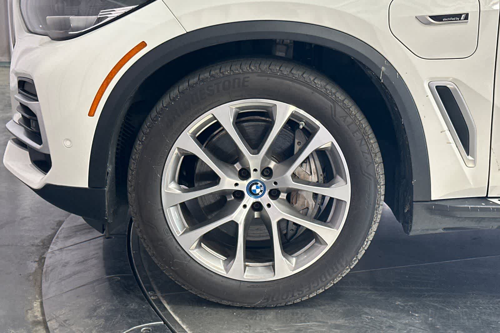 Thumbnail: 2023 BMW X5 - 12