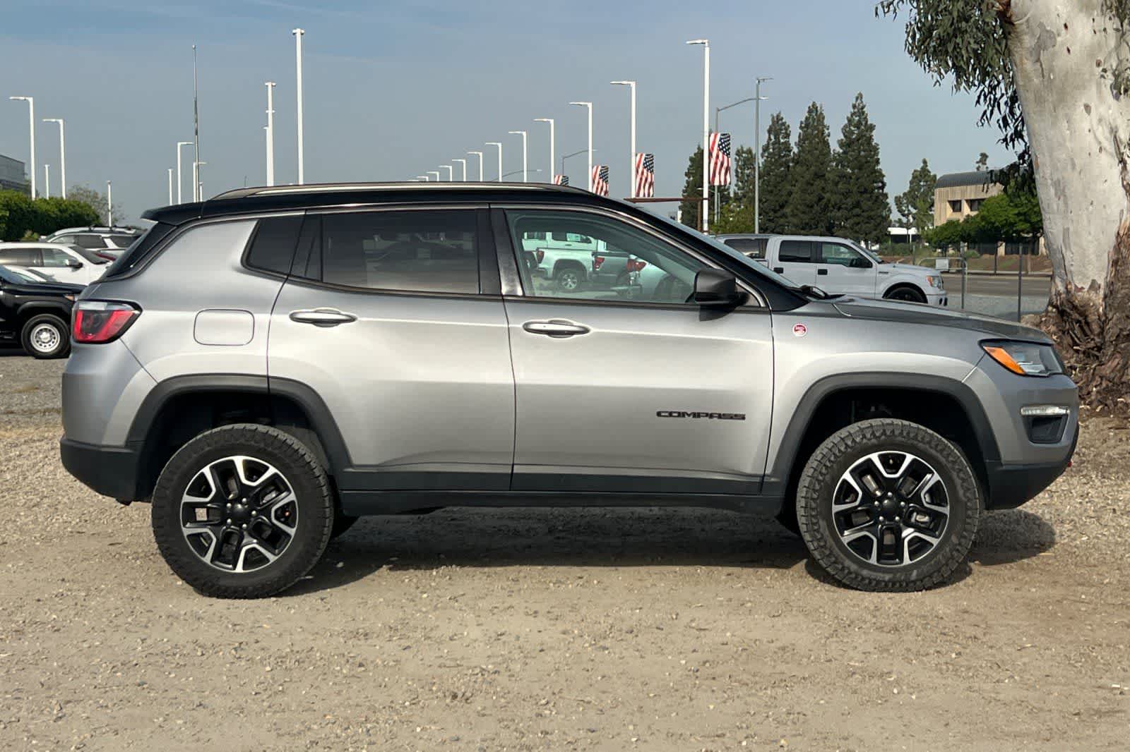 Thumbnail: 2020 Jeep Compass - 9