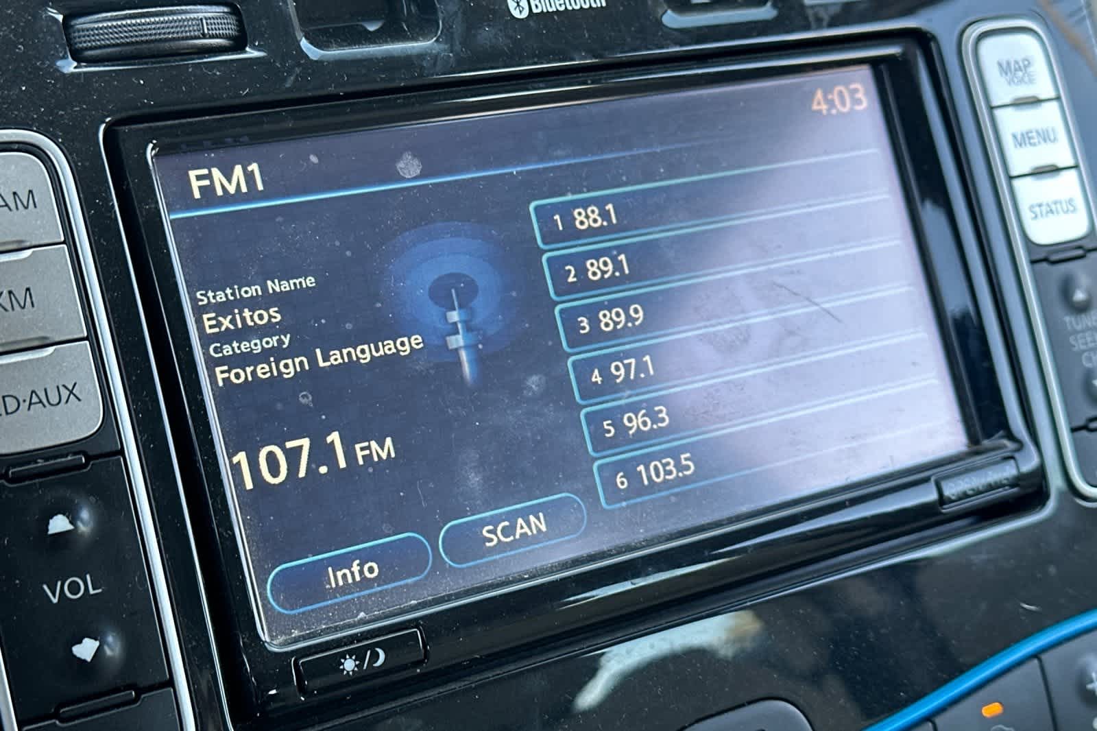 Thumbnail: 2011 Nissan Leaf - 18