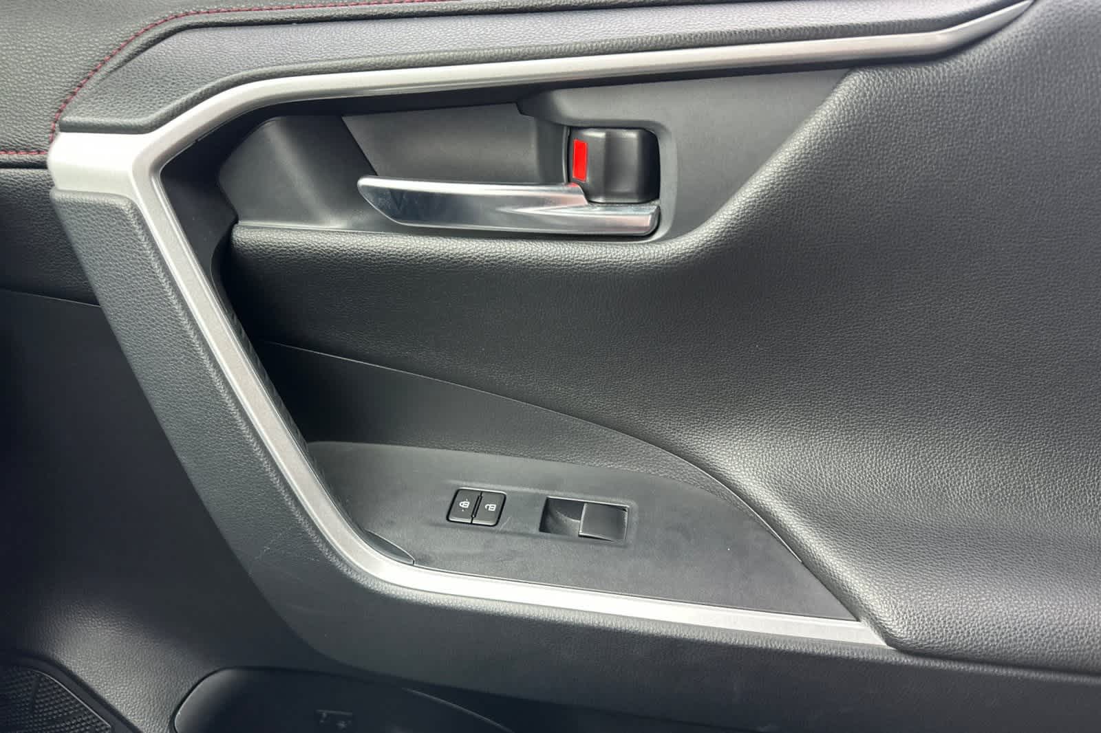 Thumbnail: 2021 Toyota RAV4 - 21