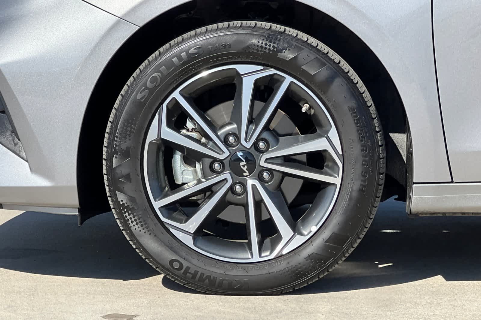 Thumbnail: 2023 Kia Forte - 33