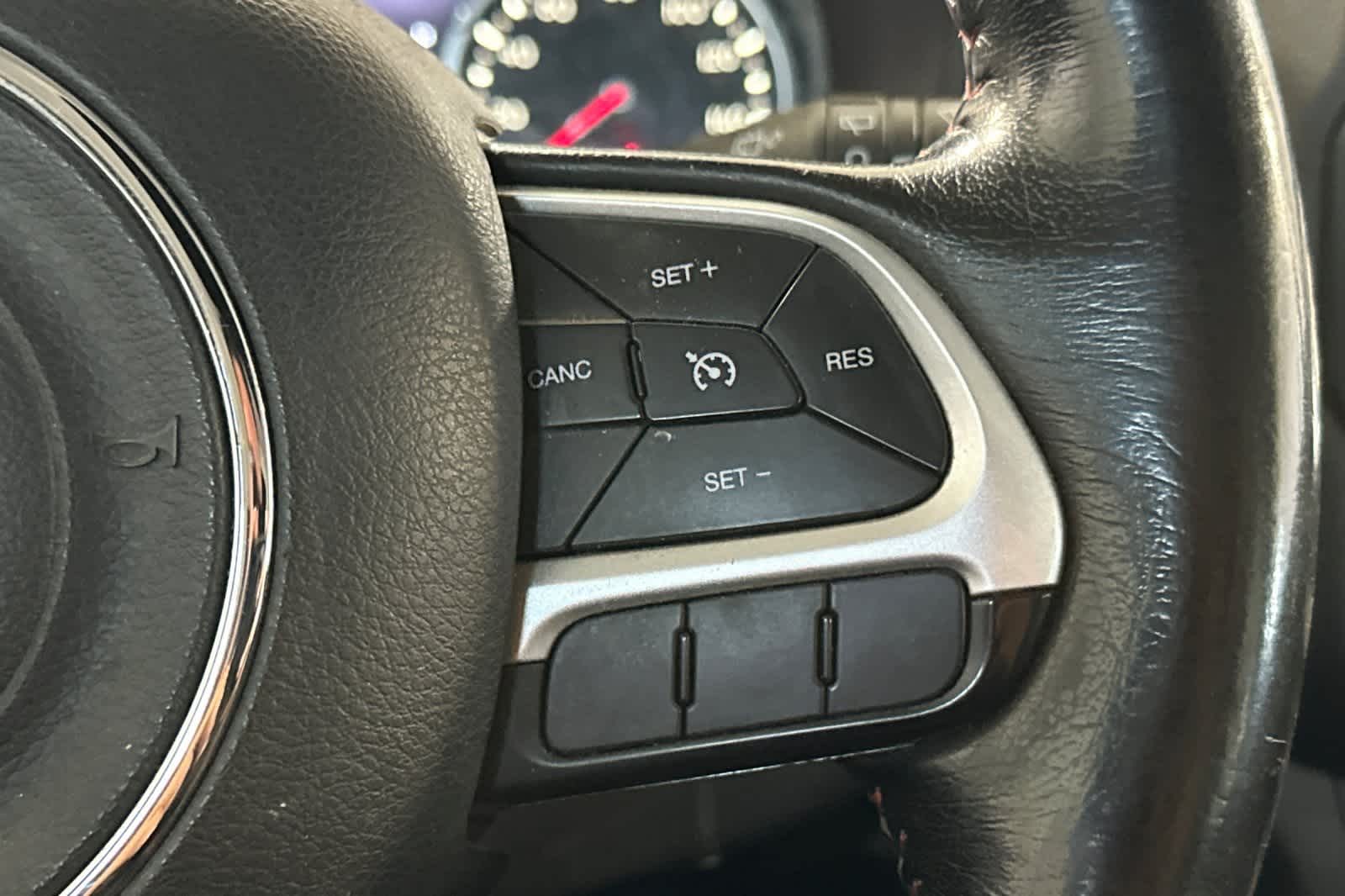 Thumbnail: 2016 Jeep Renegade - 27