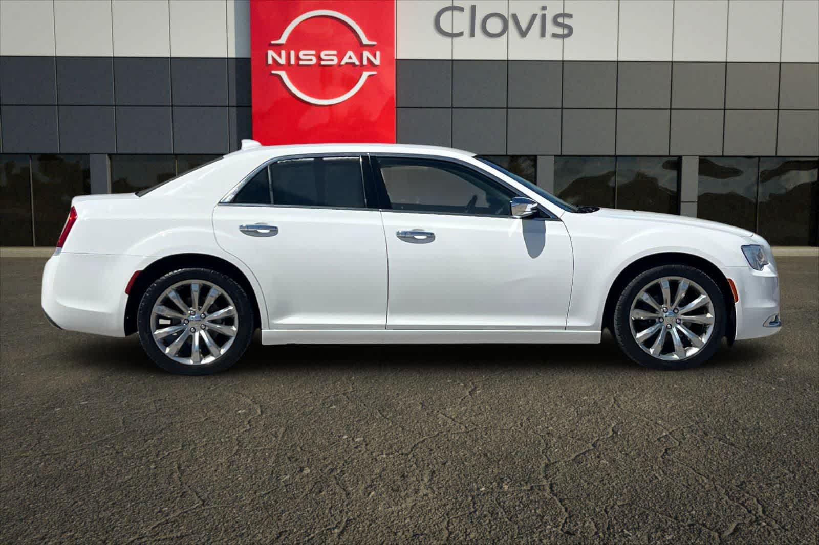 Thumbnail: 2019 Chrysler 300 - 9
