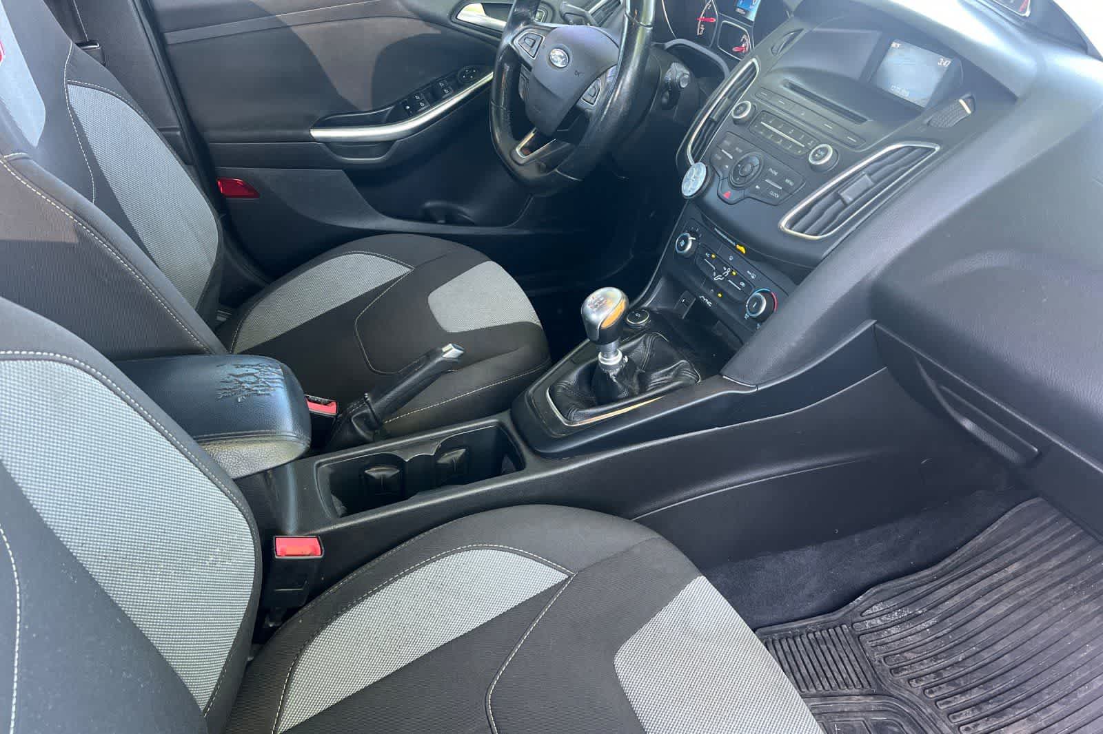 Thumbnail: 2016 Ford Focus - 17