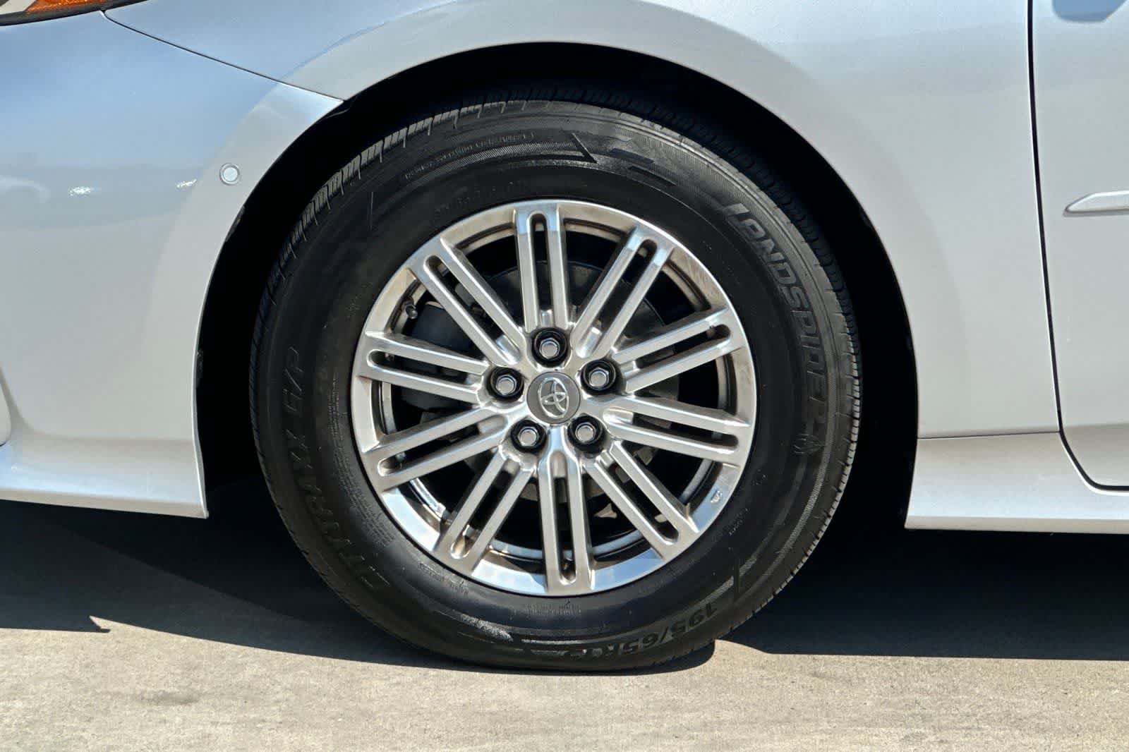 Thumbnail: 2019 Toyota Prius Prime - 35