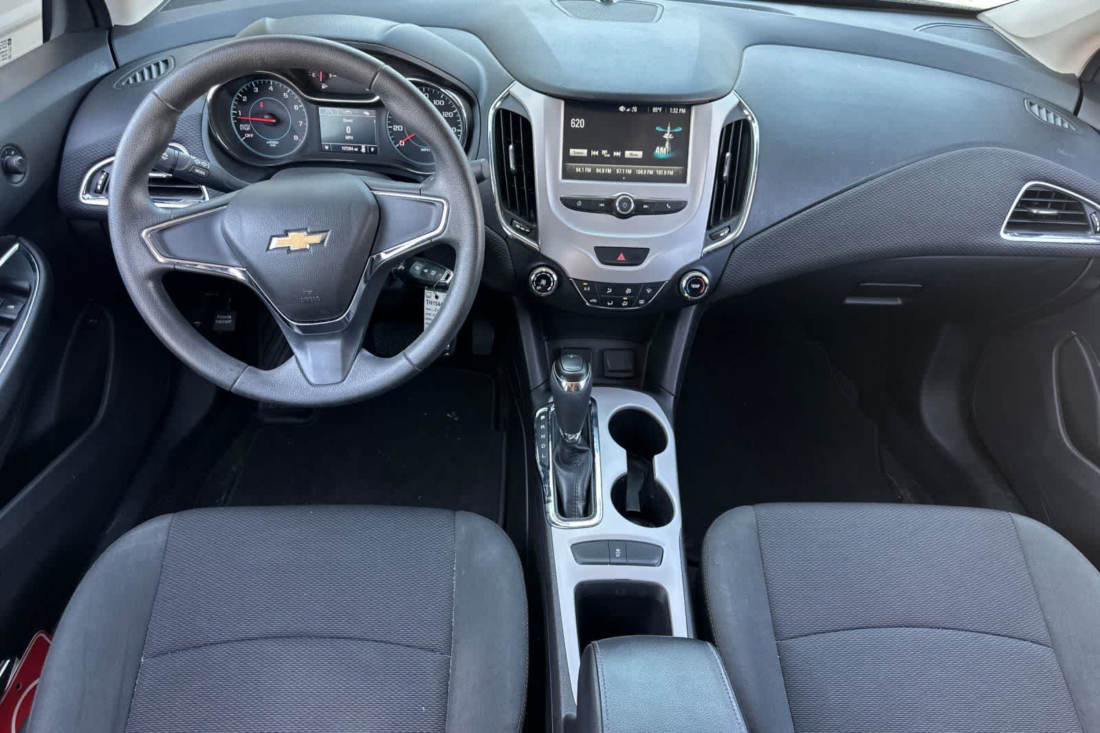 Thumbnail: 2017 Chevrolet Cruze - 4