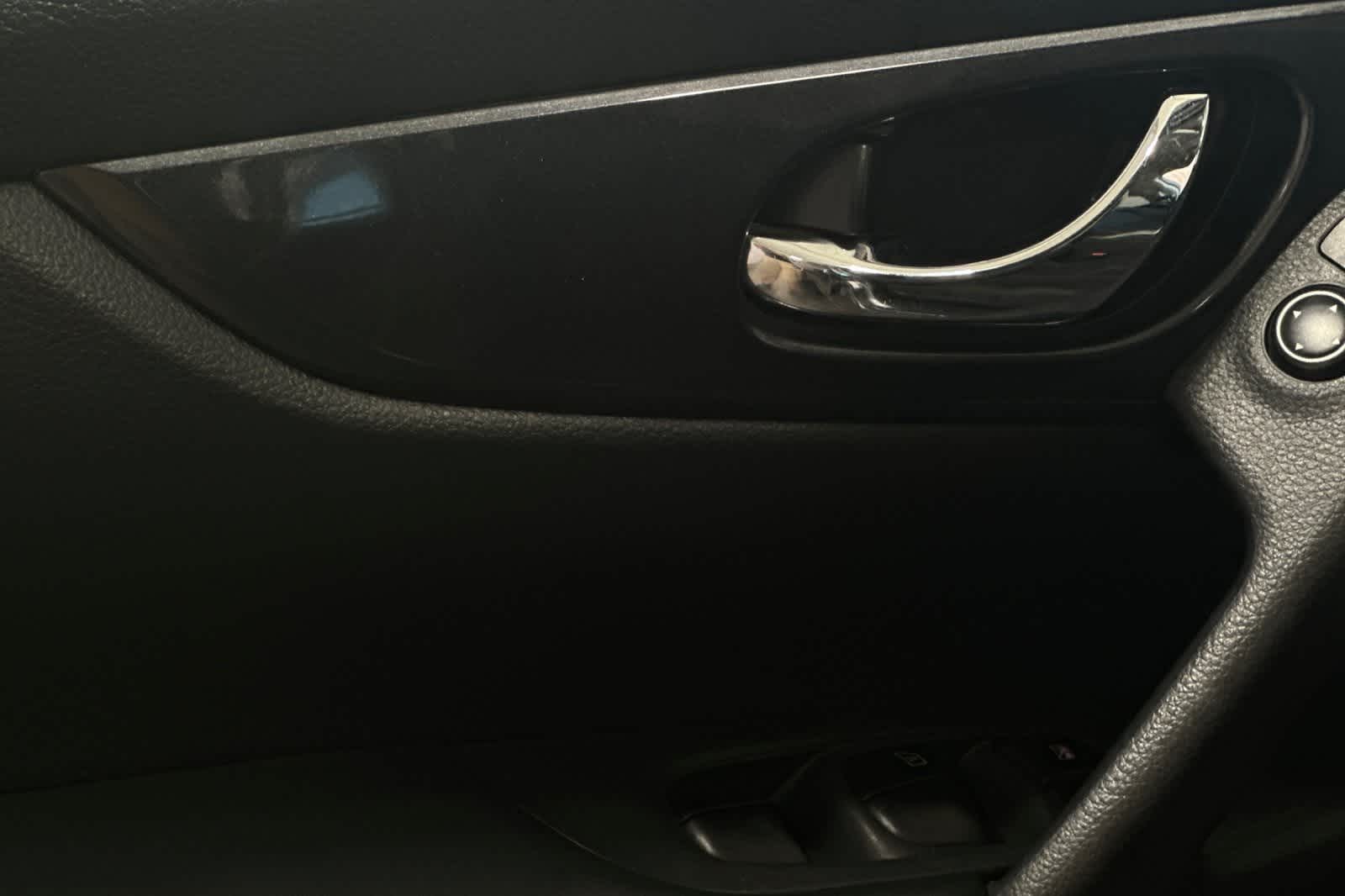 Thumbnail: 2017 Nissan Rogue - 15