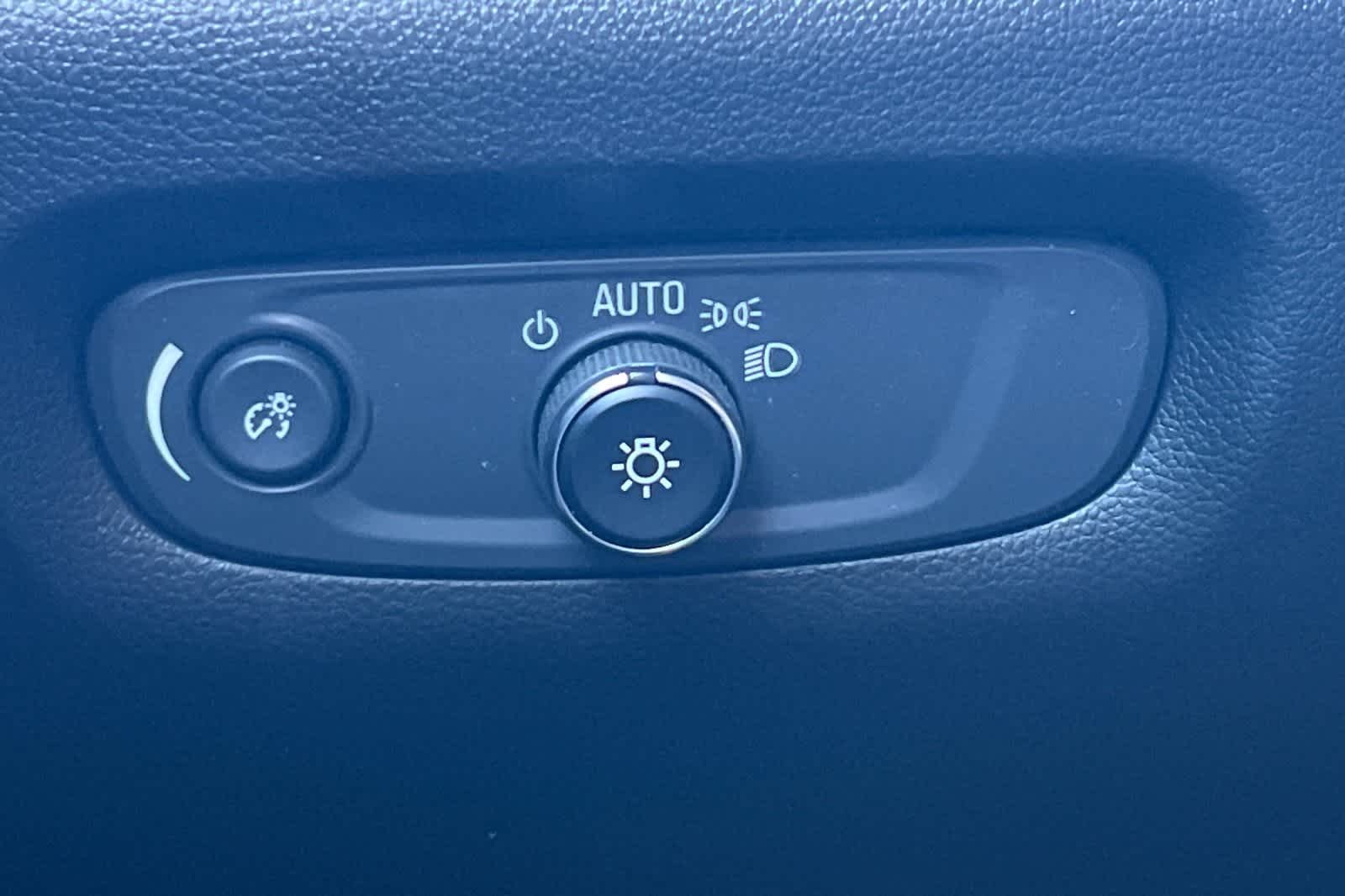 Thumbnail: 2023 Chevrolet Traverse - 32