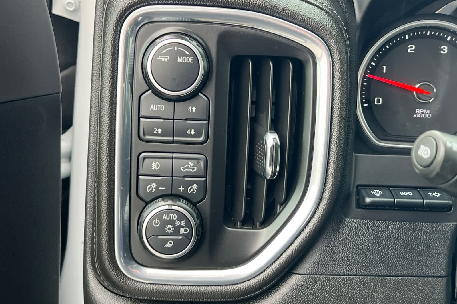 Thumbnail: 2022 Chevrolet Silverado 2500 - 34