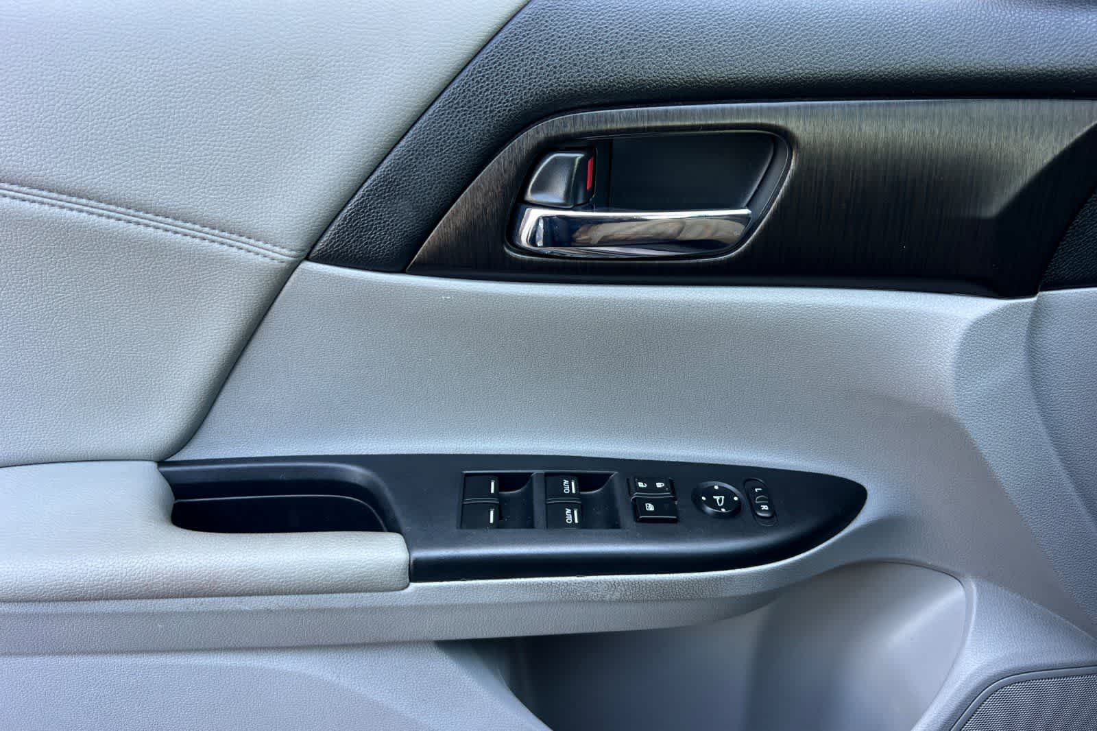 Thumbnail: 2015 Honda Accord - 15