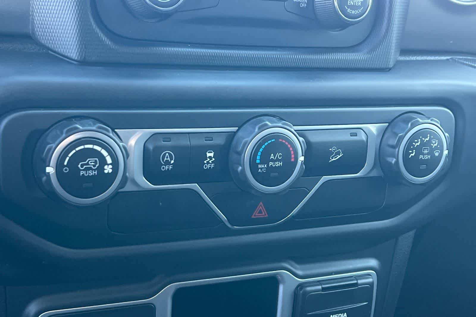 Thumbnail: 2018 Jeep Wrangler - 24