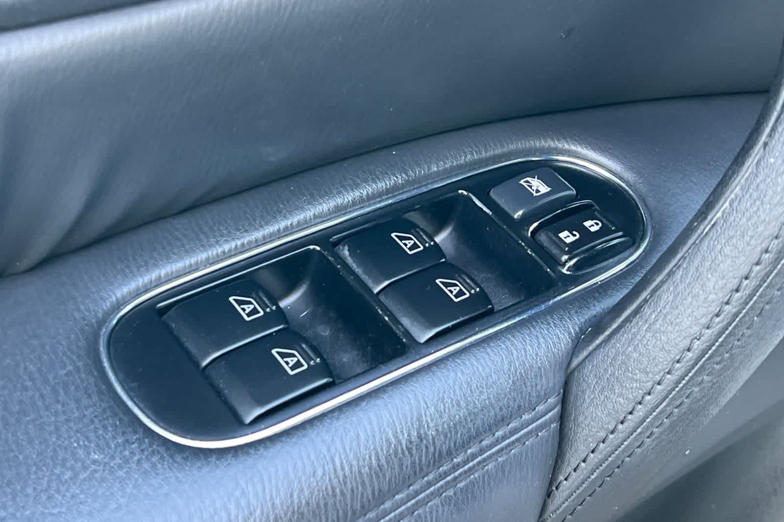 Thumbnail: 2012 INFINITI QX56 - 14
