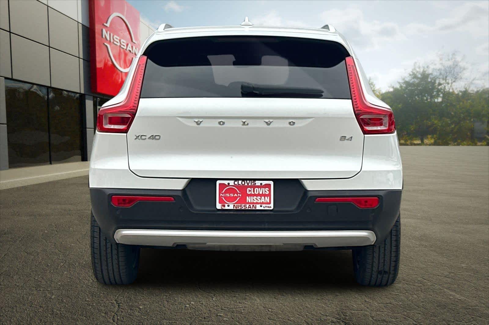 Thumbnail: 2023 Volvo XC40 - 8