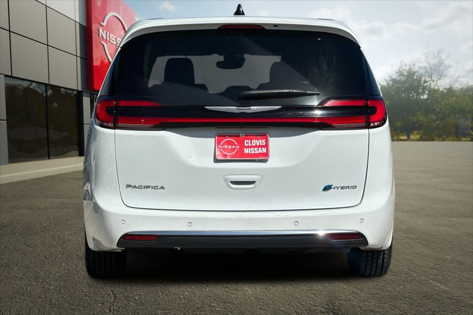 Thumbnail: 2023 Chrysler Pacifica - 8