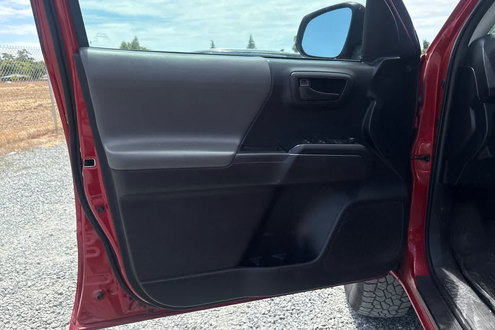 Thumbnail: 2020 Toyota Tacoma - 15